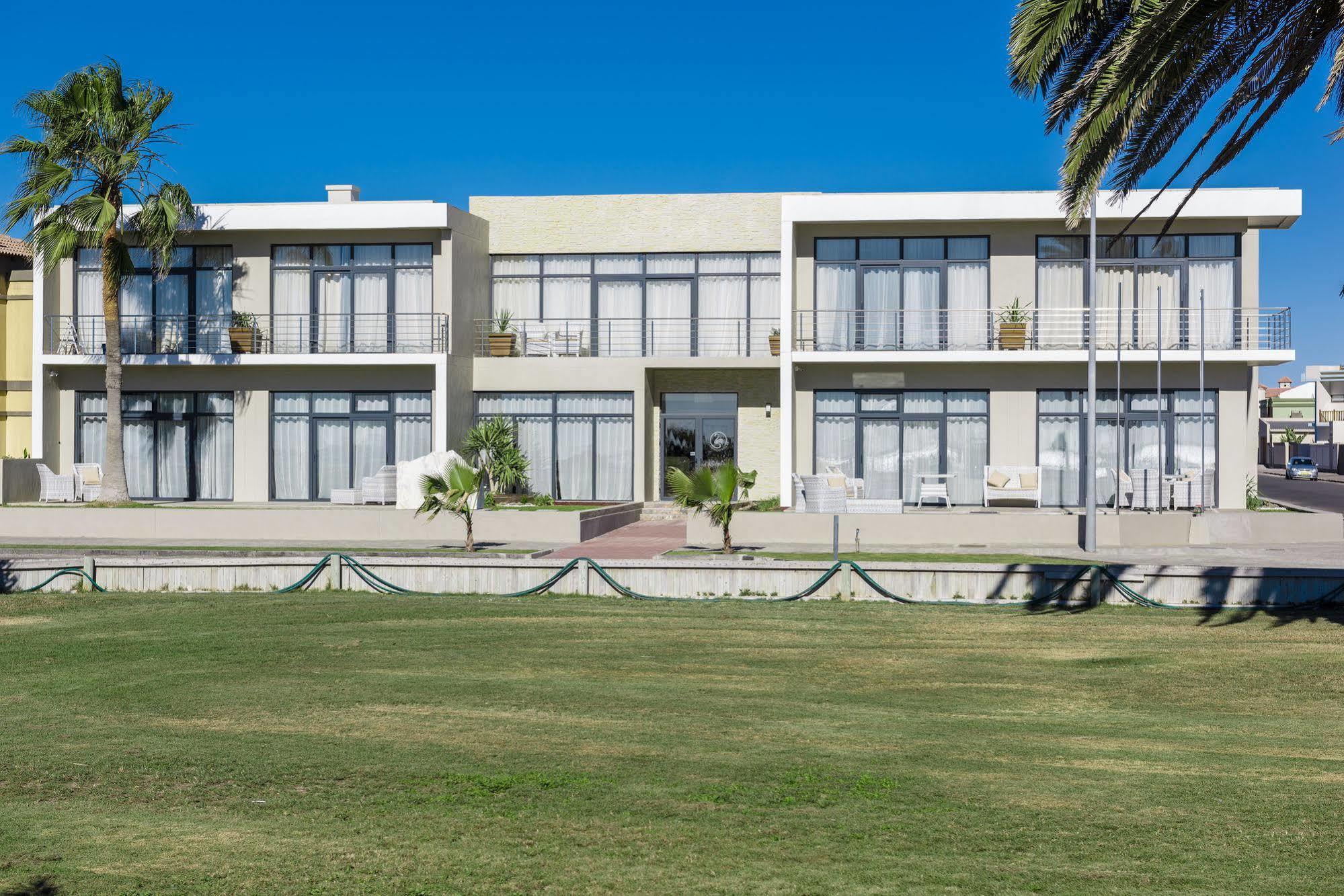 Flamingo Villas Boutique Hotel Walvis Bay Exterior photo